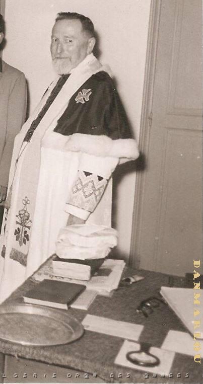 chanoine carmouze 1954 sacristie oran.jpg